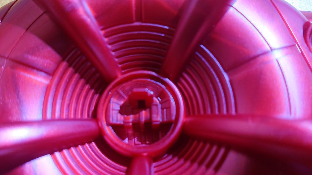 コクピット周りもモールドはしっかりしてるのにシールさえ付いてない。ホントおまけ程度の品ですね。