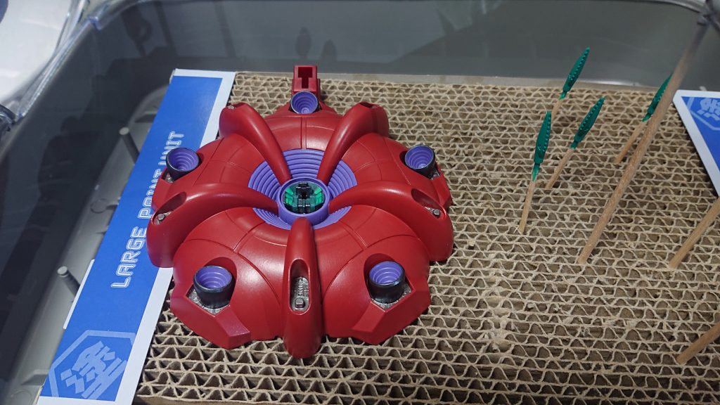 ファレホでざっくり塗ったところ。なかり塗料は薄めで何度も塗り重ねるのがムラにならないポイントです。この後、ファレホウォッシュでモールド周りに陰を付けて最後にタミヤのウェザリングマスターで仕上げて完成です。