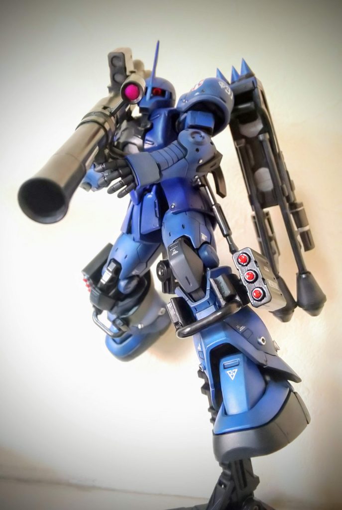 スパイクシールドは背中にマウントできるようにしました。