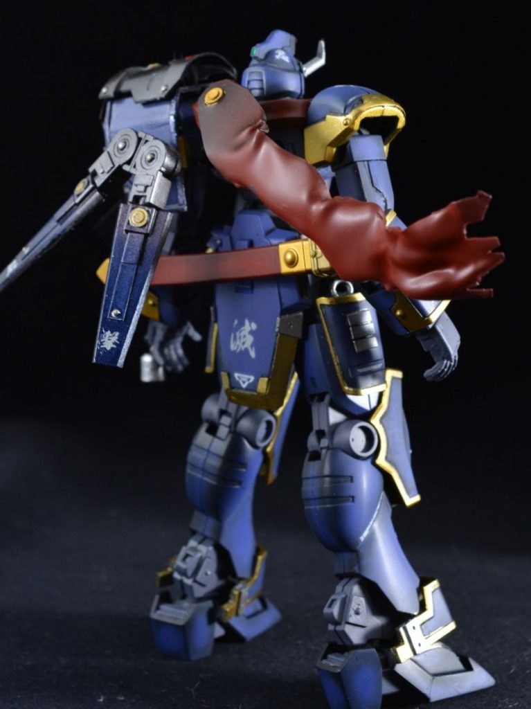 背面です。左肩の外装はプラ板、ボールデンアームアームズのパーツ、30MMのパーツを加工して作成。マフラーはプラ板、首回りはMSGクラッシュマントのパーツを加工して作成しました。