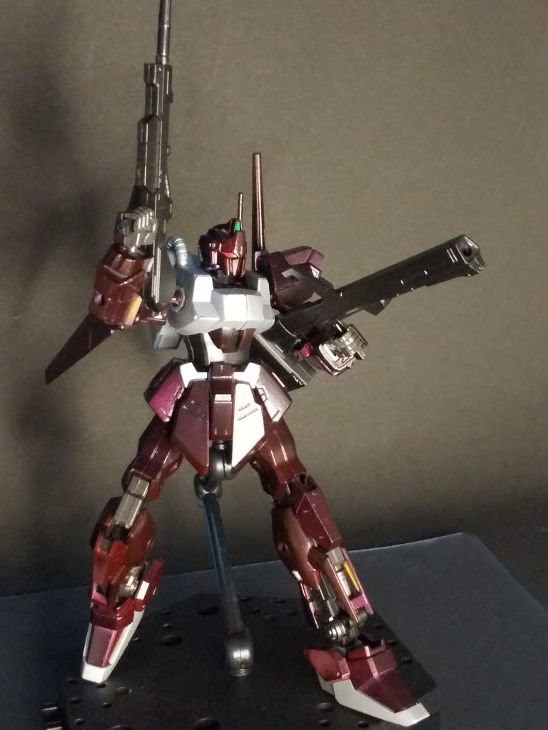 射撃ポーズ可動域などは改造せず元キットのままですが、ポージングには十分