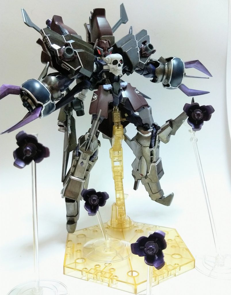 ハイパーサイコジャマー敵のコアガンダムに放つとドッキングを阻止できる兵装。ビームバリアも形成可能。メタリックパープルに塗装することでとても綺麗になりました。