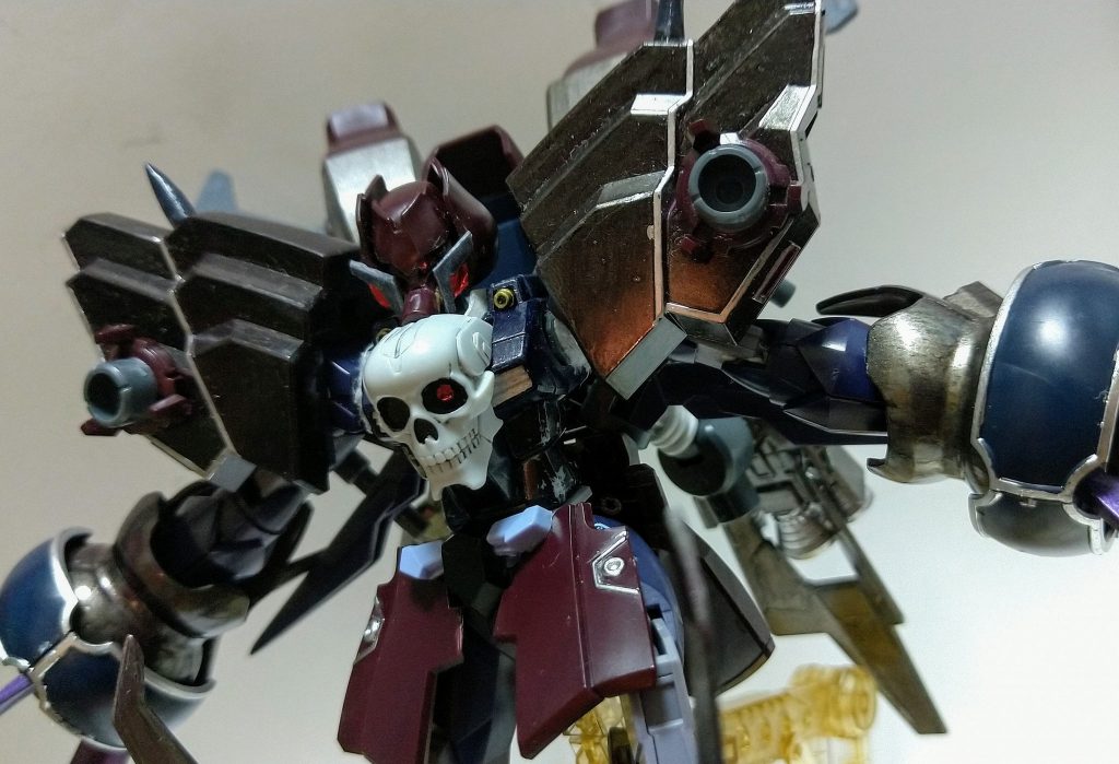 肩部メガ粒子砲ジャンクパーツで制作。