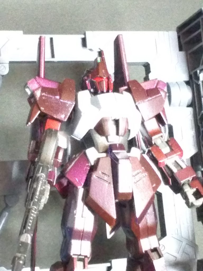 肉眼で見た色と写真での色合いは違うという意見やモデラーさんの記事を見かけたので、それを意識して塗装してみました