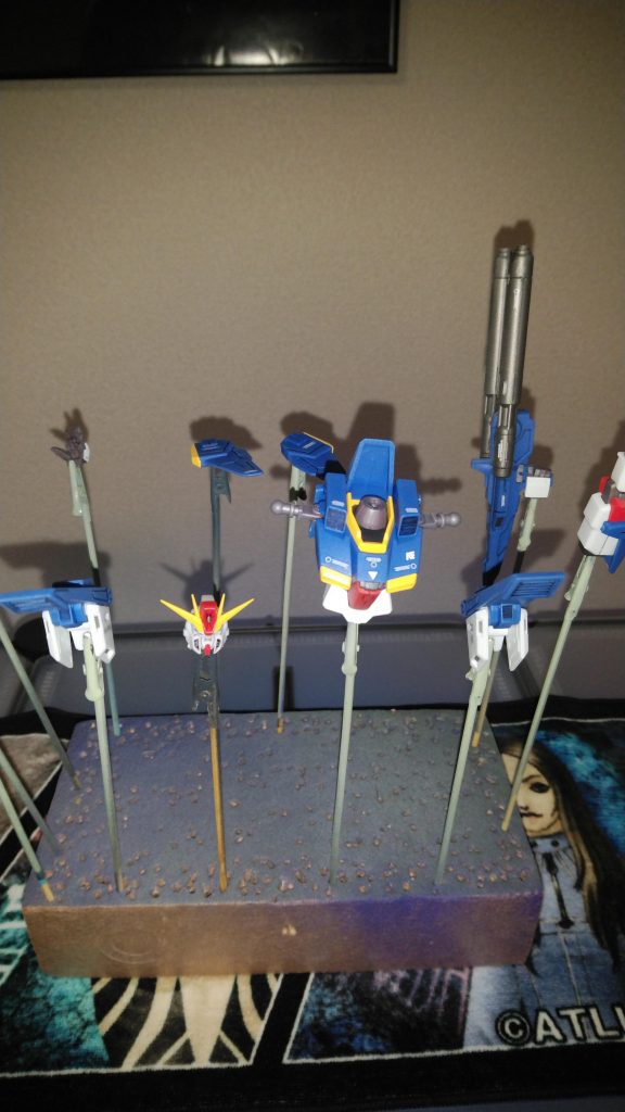 ガンプラと同様、バラバラにしてスミ入れ、デカール、半ツヤ消しスプレーの順番で仕上げました。