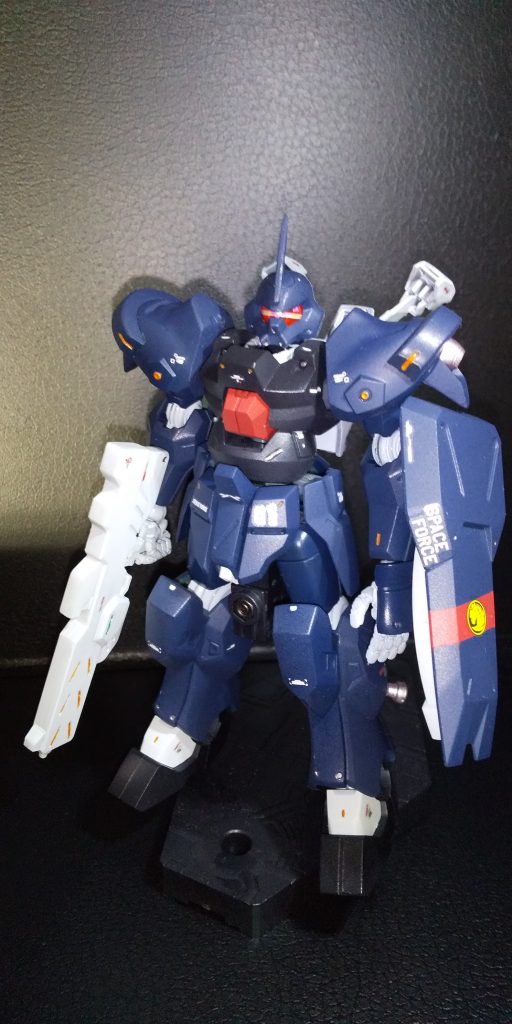 脳内設定では、クレセントシップ帰還中の超高速移動中に艦を防護する目的で改造されたジャハナムです。色彩はシャリアブルが操縦したブラウ・ブロ、2001年宇宙の旅に登場した宇宙船…なんですが、蚊ほどもイメージ通りにならねえ！