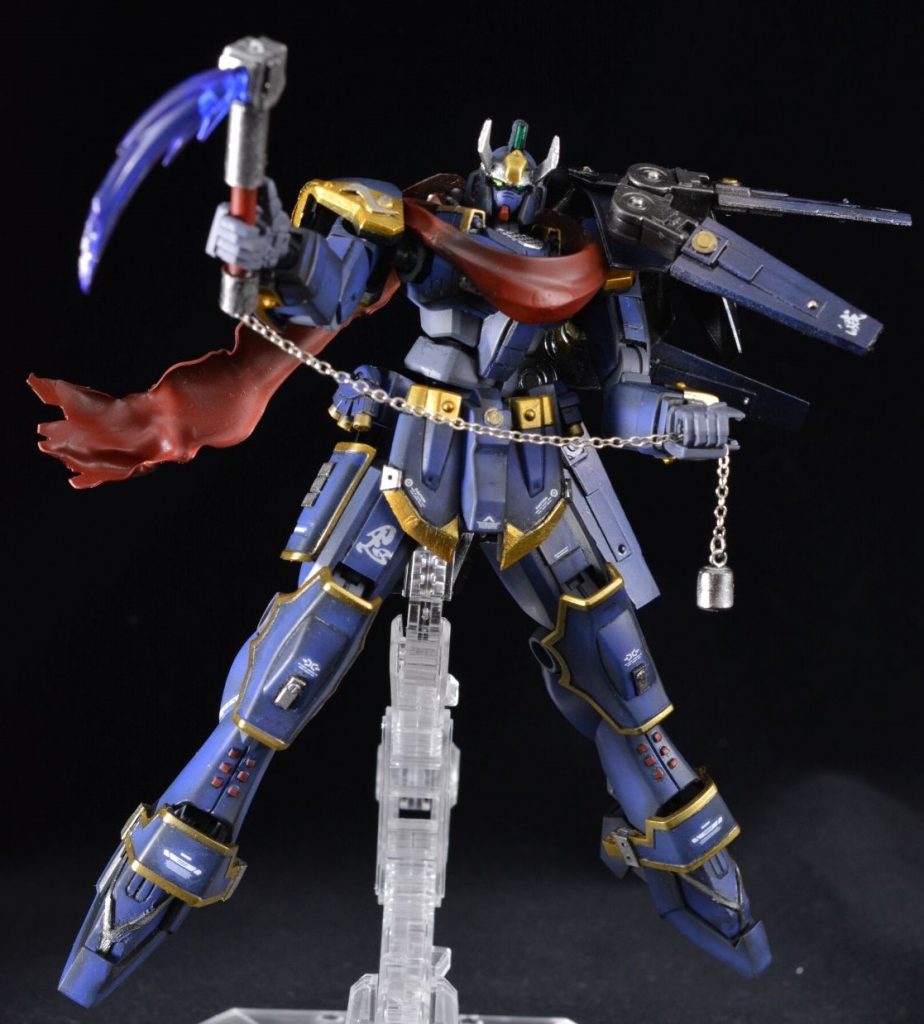 暗器③ビーム鎖鎌。プラ棒やプラパイプに適当なパーツと鎖を付けて作成。暗器にしては割とバレバレなのですが、左肩のマントで見えにくくしているので、暗器扱いにしていただきたく＾＾；