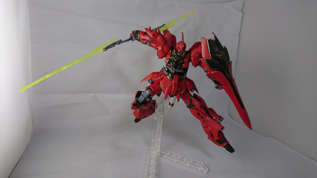 赤はサザビーレッドとかスプレー塗装しましたが塗りきれてない箇所あったのでモンザレッドで筆塗りして艶消しでなんとか整えました