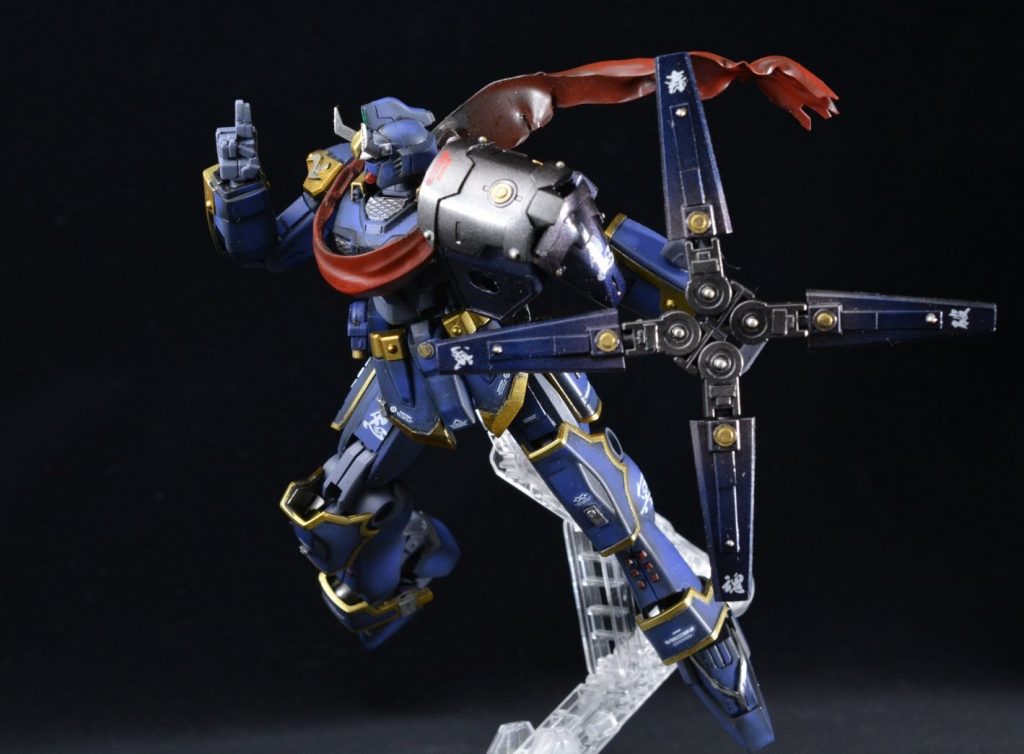 暗器⑤大型手裏剣「滅魂破撃」　肩のマント状のパーツを分離して手裏剣にして投げ付けます。名前は漢字デカールにあった字を適当に並べて付けました＾＾；