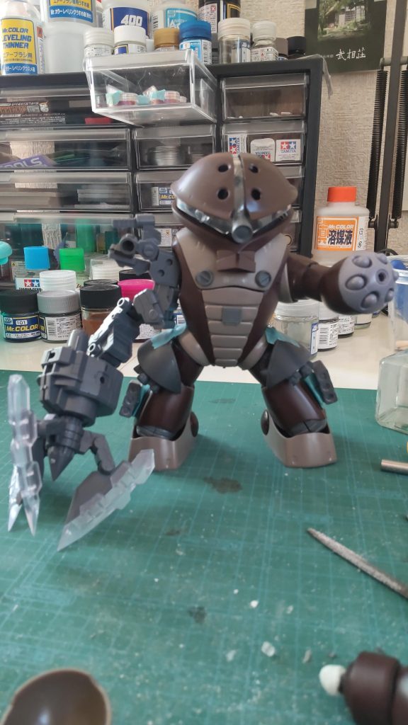 ハッチはこの後穴をあけて埋め込み。右手は買ったけどずっと使ってなかった何かを改造して使用 (*ﾟ▽ﾟ)ﾉ