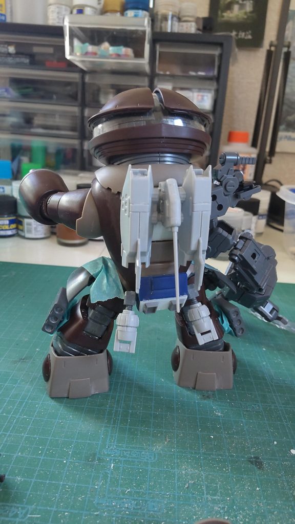 ビルダーズパーツ、OriginザクとゲルググとBB戦士の余り物、プラ板、社外ディテールアップパーツを使用しました。