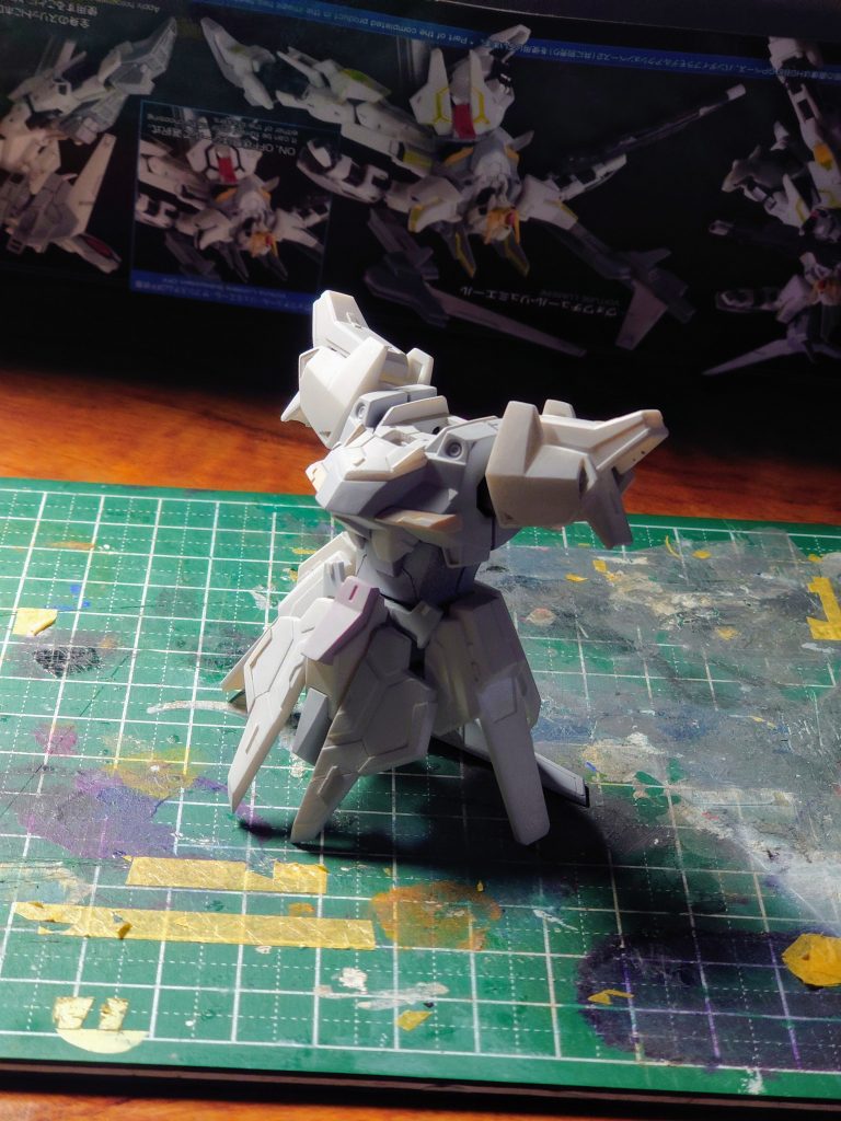 いつも通り全体にスジボリとプラバンでディテールアップしてます