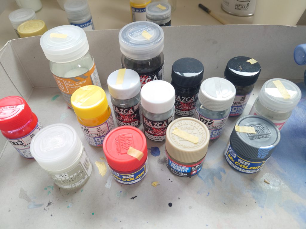 使った塗料はこんな感じですこだわりのゴールド塗装は、シャンパンゴールドとアメジストパールで塗装してます
