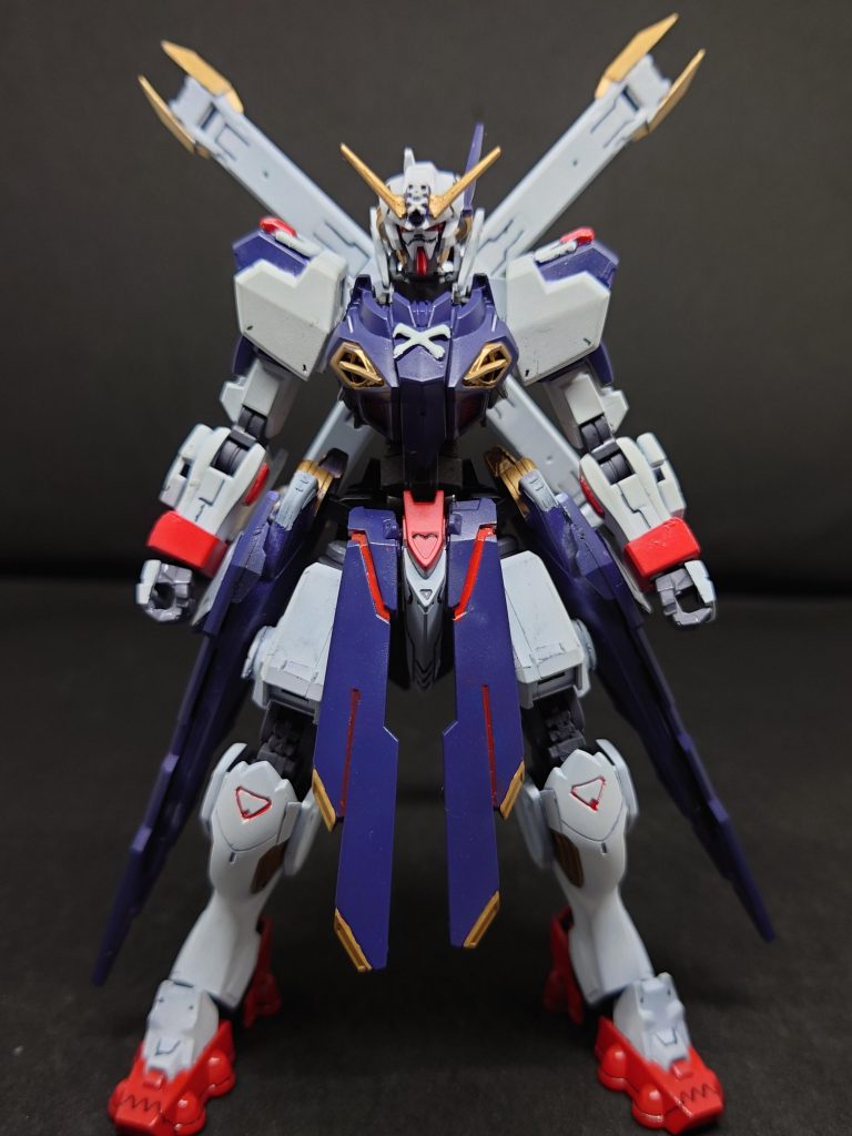 クロスボーンガンダム・X72鉄血のオルフェンズに登場するガンダムフレームと量産機グレイズフレームをミキシング新たなフレーム「ネクストフレーム」を完成させた。３基のエイハヴリアクターによって高出力にそして起動性の高いガンプラになった。クロスボーンガンダムx1をモチーフに外装を製作、ABCマントを始めビームシールドを２つ実弾とビーム兵器を使用可能に改造を施し腰アーマーはフルクロスのパーツを使用し防御面と機動面が向上した。その代わりヒートダガーやシザーアンカー、スクリューウェィプは搭載されていない胸部にはスカルハートの様なドクロレリーフではなく交差した骨のレリーフが取り付けられている。72の数字は鉄血のオルフェンズのガンダムフレームの名前の元ネタ「ソロモン72柱」から数字を取ったものである