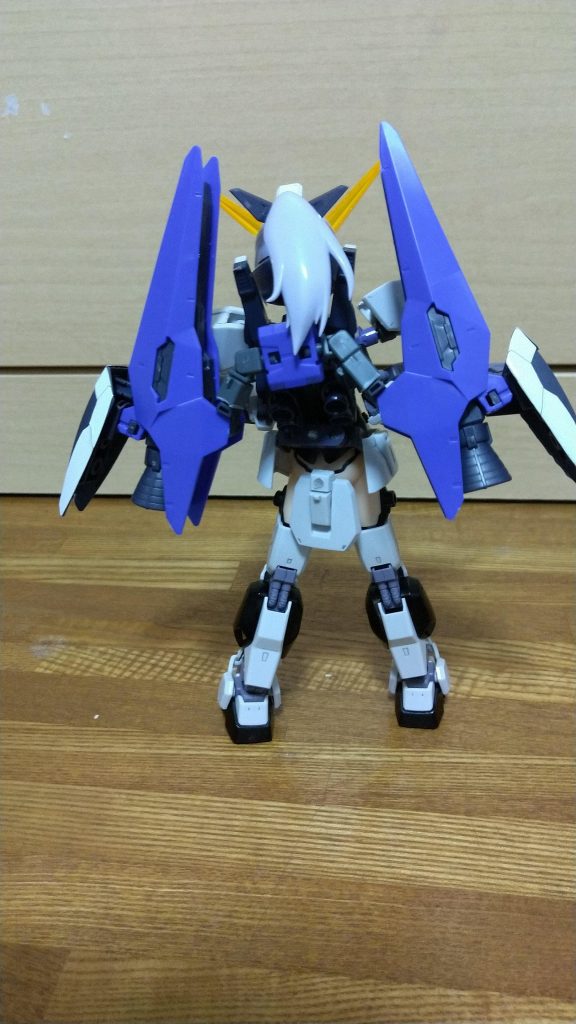 後ろはこんな感じ。以前投稿したメカ丸専用ガンダムMk-Ⅱのときのプロトタイプスーパーガンダムとは違い、割と安定しています。でも、やはりスーパーガンダムあるあるなのか、ややリアヘビーですwプロトタイプだからやっぱりGフライヤーにはなれません！
