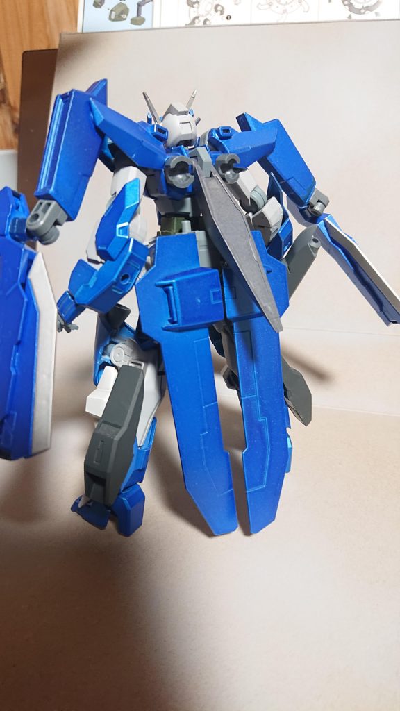 後ろはこんな感じで背中にジョイントを設けており追加装備を作る時に活用できるようにしてます