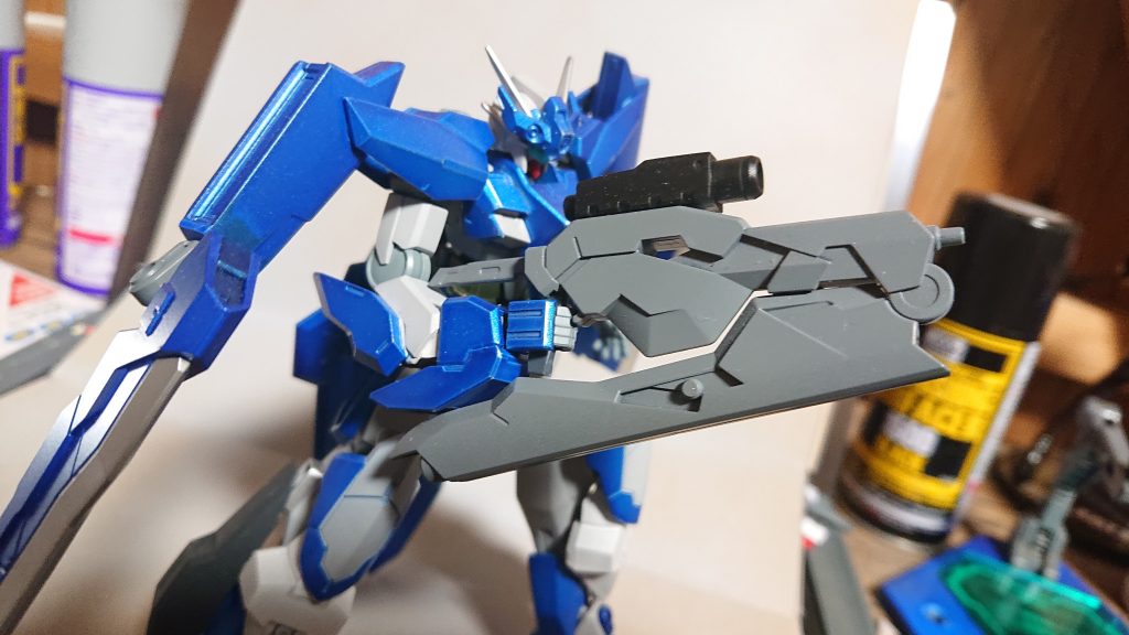 武装は両肩に見ての通り大型可変ブレードを装備手持ち武装は今のところスコープを装備させたソードライフルだけです