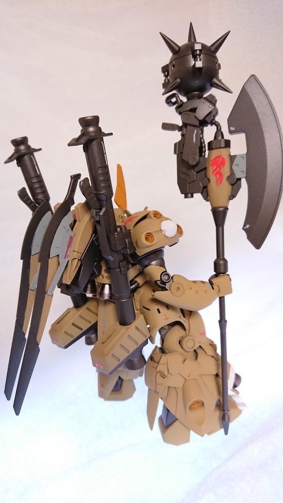 近接戦闘でゴリ押ししてきそうなマッスル装備をイメージ。