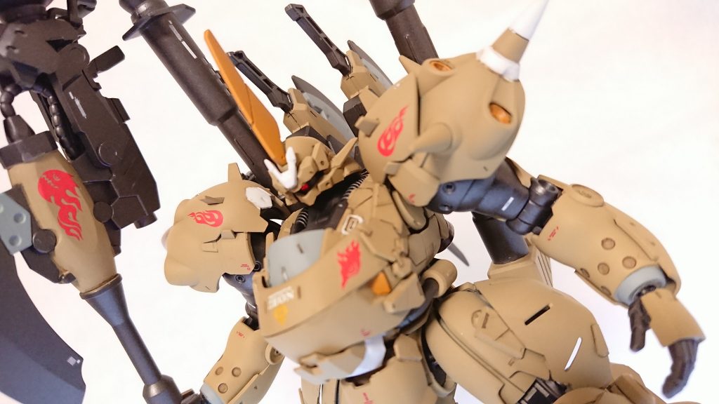 細かな部分にビルダーパーツと30MMのパーツやその他ジャンクを使って盛っています。