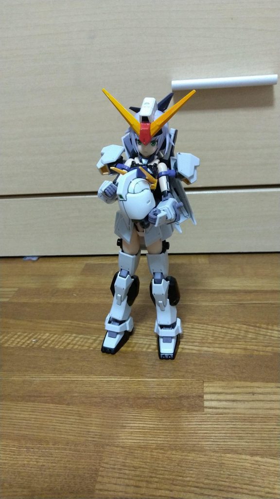 Mk-Ⅱちゃん「本当にお兄ちゃんの首斬っちゃった……。うぅ……お兄ちゃん……。」斬り落とした兄の首を抱きかかえるMk-Ⅱちゃん……。???「泣くな、妹よ!」