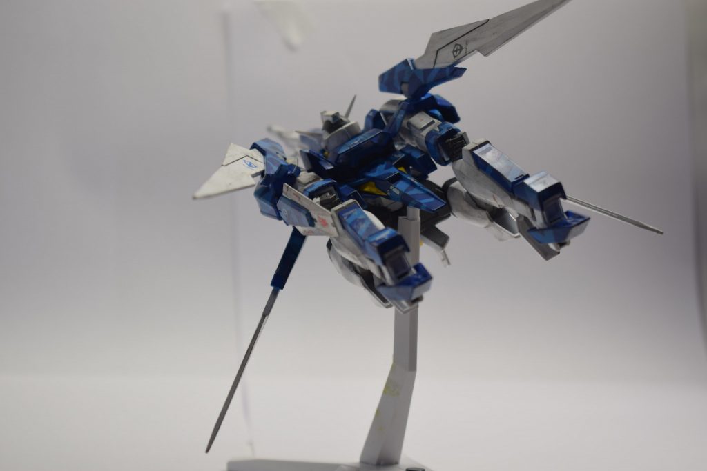 ストライダー形態バックショット。