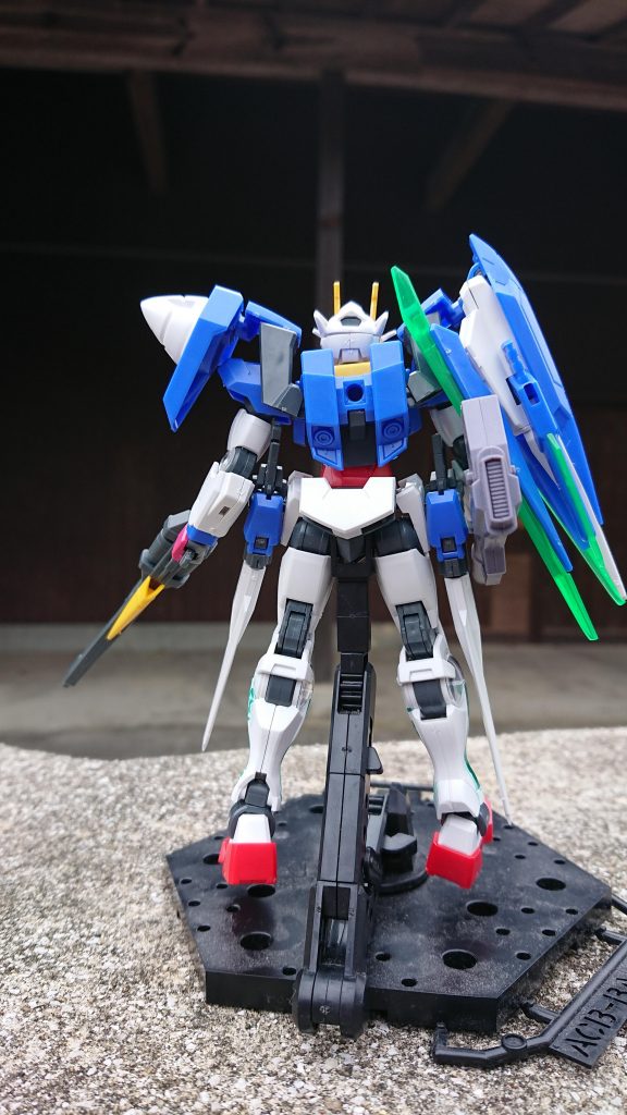 片方のGNドライブでトランザムを使うが機体が進化するごとにトランザムの色が変わる。