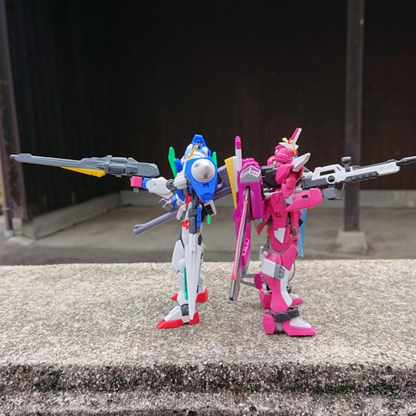 二人の戦士は背中を預ける