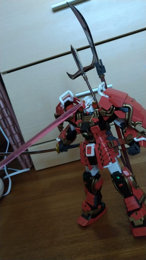 そして、勝手に付け足されたガード不可の必殺技「ゲッタービームっ!!」メインカメラから撃ち出されます。もう「たかがメインカメラをやられただけだっ!」と言えなくなりましたwやられたら確実に戦闘力が下がります。