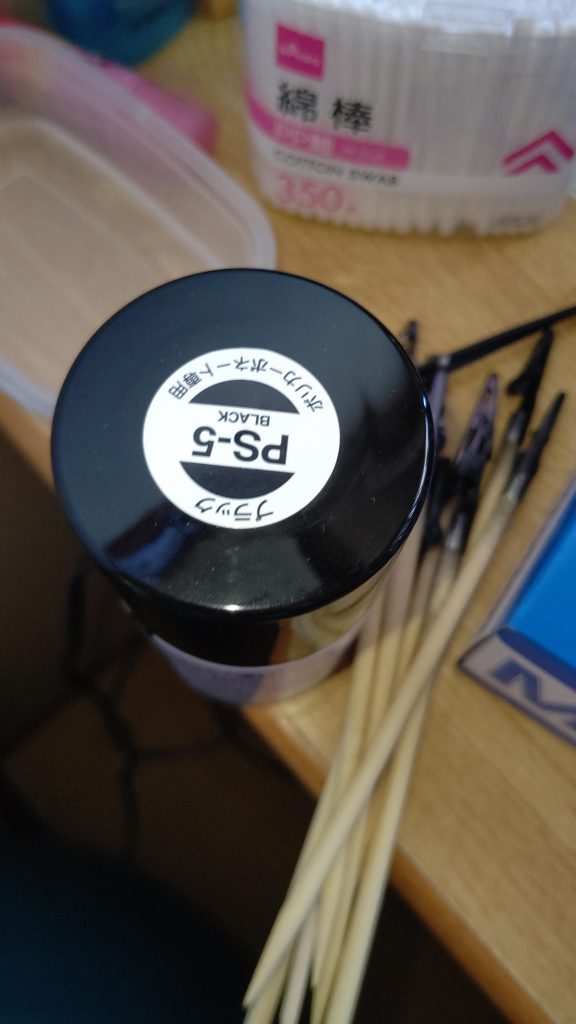 エアブラシではなくスプレー(しかもポリカ用汗)で塗装。途中黒が足りなくなって買い足しに。ポリカ用塗料だって途中で気づいたけど特に問題はなかった←。どういうリスクがあるか未だにわからんので有識者の方教えていただけると嬉しいです。