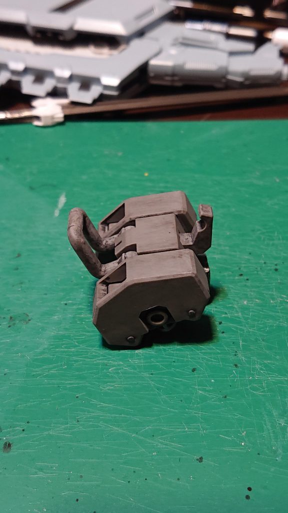 アピールショットではほとんど写っていませんが地上用バックパックのソードラック裏側も埋めています。