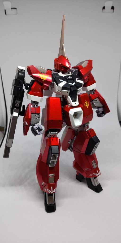 ポーズが固定なのは製作途中で胴体をつなぐジョイントがポッキリ💦自分の技術では復活させることままならず立姿でご勘弁を。キャンディ塗装初心者で試行錯誤中であります!ゼットコン万歳🙌