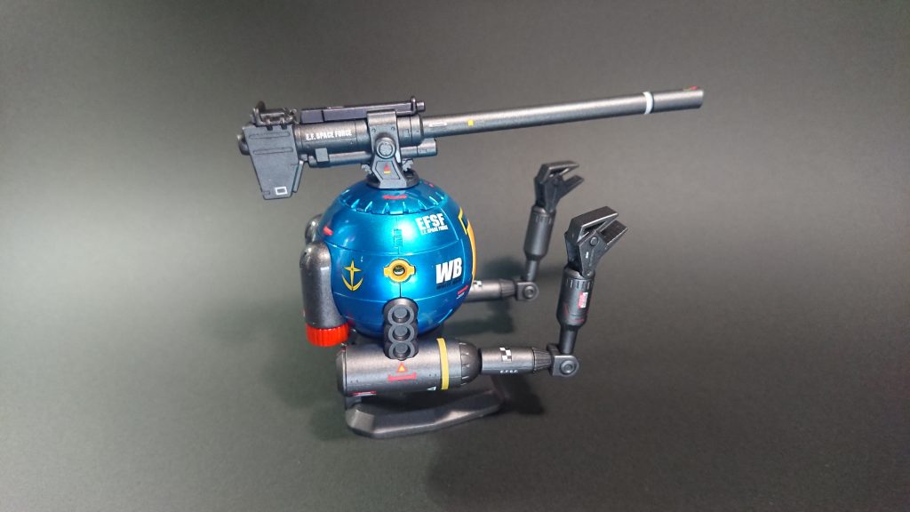 本体は光沢。低反動砲と腕は艶消しのトップコート。