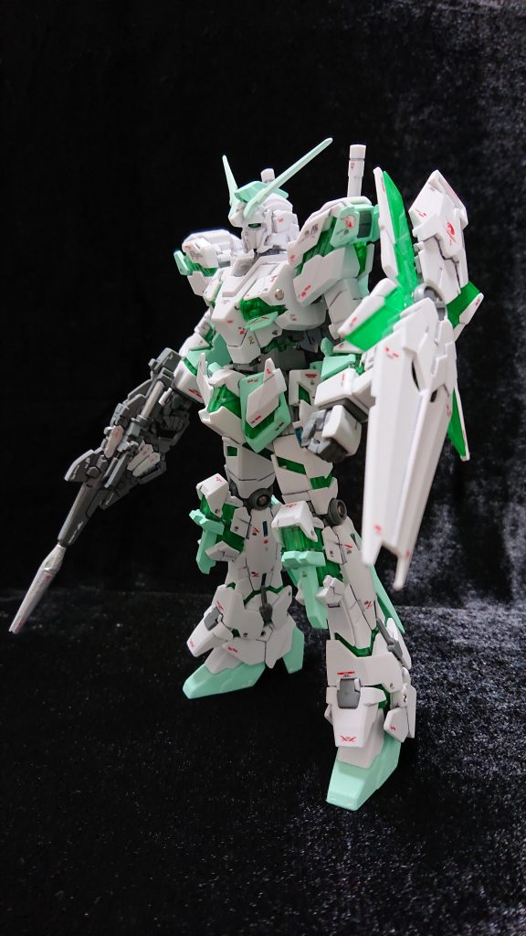 デストロイモードのノーマルですね。悩んだ末、結局、サイコフレームは緑にしました。