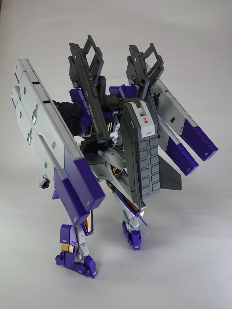 背面背面は武装接続部、武装を改造。ミサイルコンテナはハルートの物を使いました。ディフェンスロッドはサバーニャのホルスタービットをシールドとして使用しています。