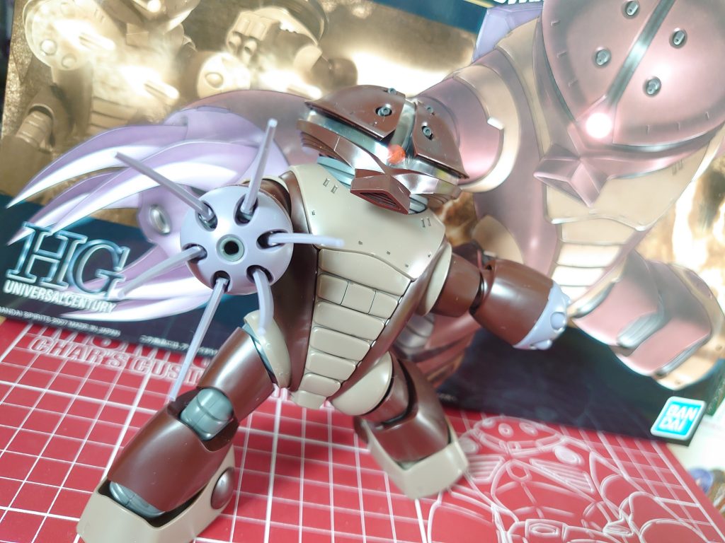 ベアッガイように『可愛い』だけのアッガイではなく、通常での『可愛い』を考えながら作るのが楽しかったです(*´˘`*)手はやっぱり爪じゃないと可愛くない！！（自己主観） モノアイはシールではなく、メタリックのガンダムマーカーで塗ったのは良いものの、乾く前にカバーをつけてしまいよく見ればはみ出ている始末(  ˙-˙  )スミ入れまでが限界です…(  ˙-˙  ) 