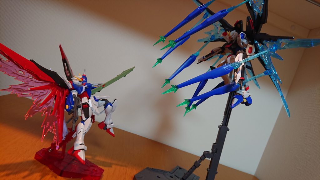 色々なガンダムVSガンダム–2枚目/制作者：刺身オレンジ