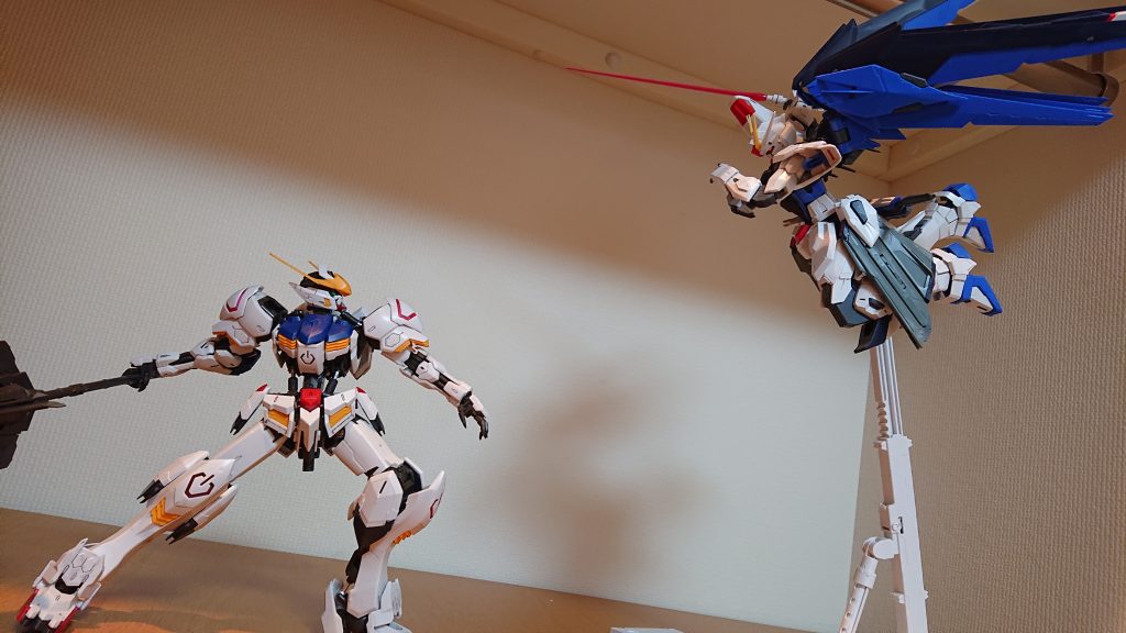 色々なガンダムVSガンダム–3枚目/制作者：刺身オレンジ