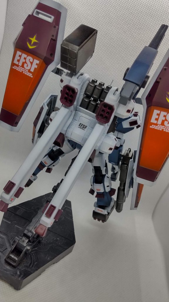 ガンダムデカールとマーキングシールを使用しております。