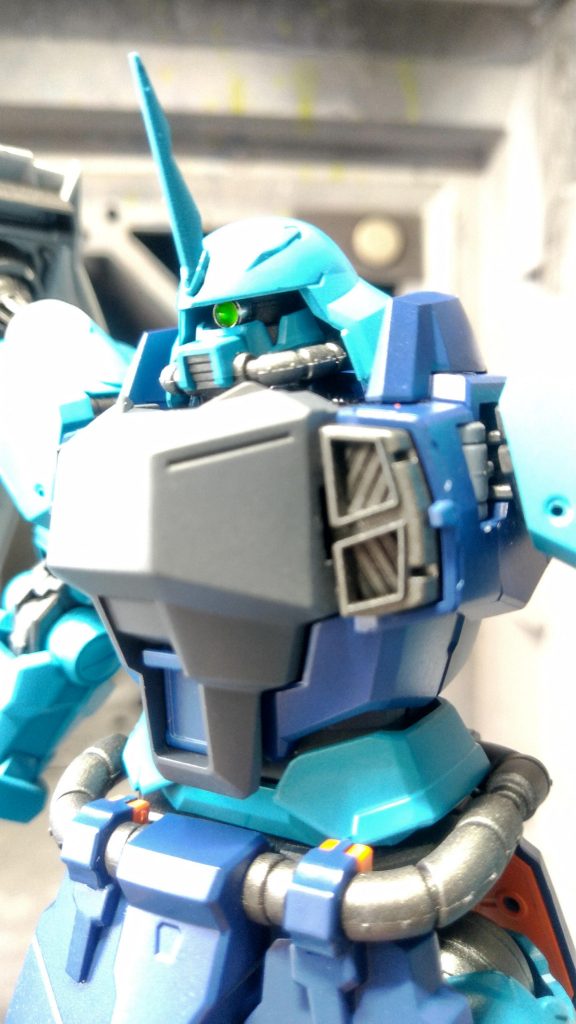 モノアイはハイキューパーツで固めましたんで、モノアイシールドは使ってません。