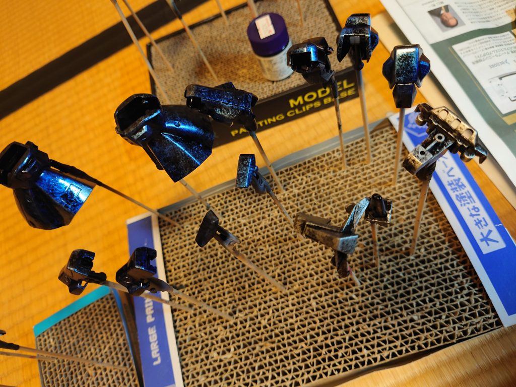 初めてのラップ塗装でしたが、なんかギラギラしたカラーリングになってしまい、自分ではあまり納得した仕上がりにはなってません（汗）　また、リベンジしてみたいと思います。