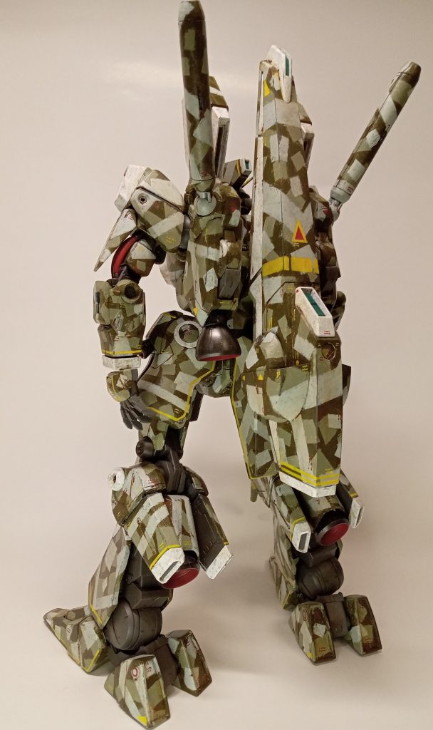 シールドブースターは背負わせたほうが好みです。重くて後ろに傾きますが笑