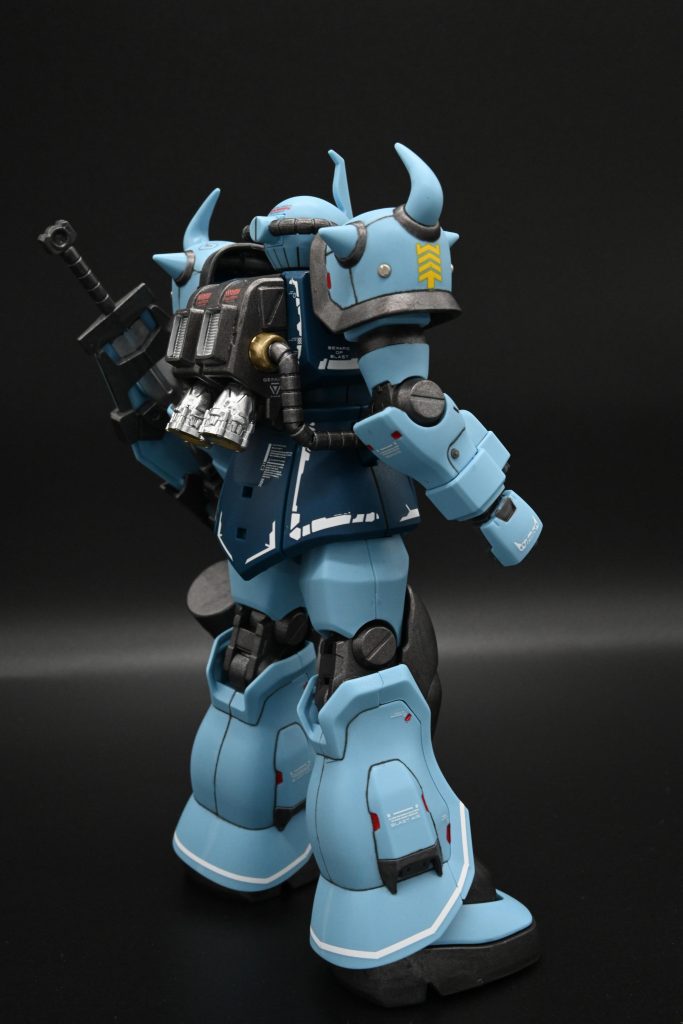 バックパックは少し盛っています。