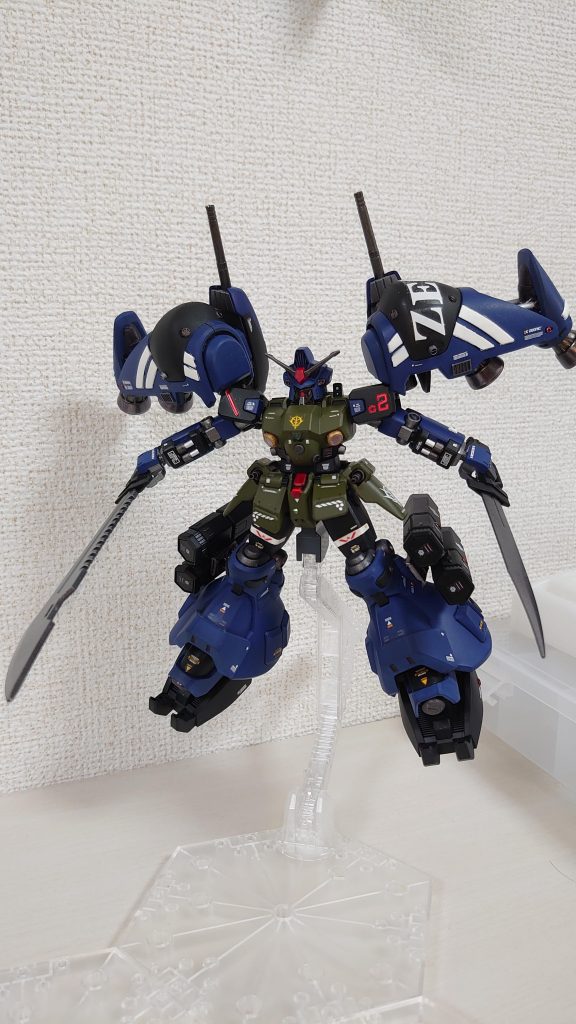 GP-02の特徴的なバズーカ&シールドは廃止して、