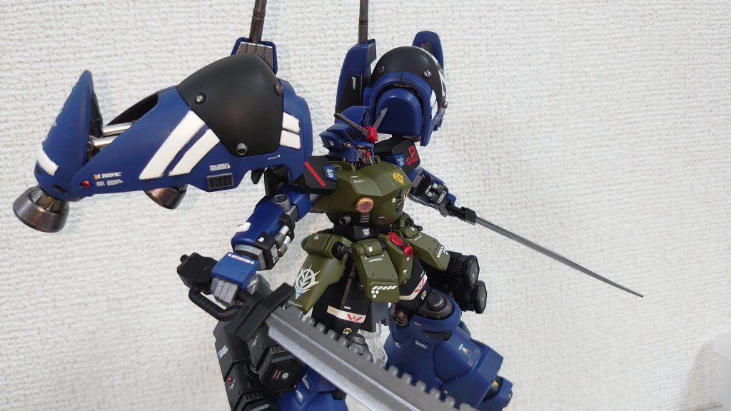 二刀流、肩キャノン、腰バルカン、脚ミサイルと完全物理仕様です!ww