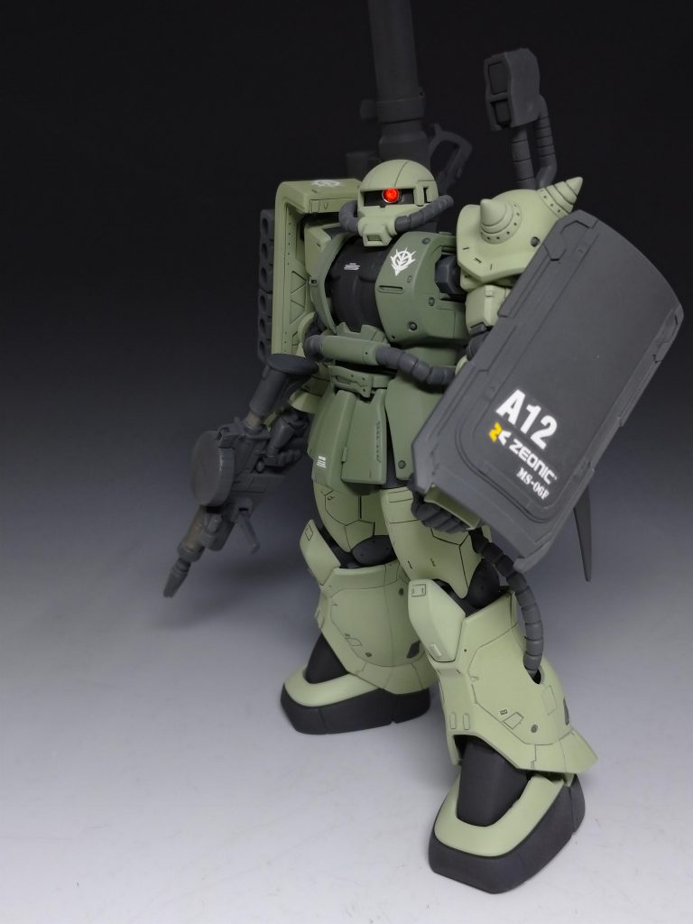 手持ちの盾は何もないと寂しいのでとりあえずデカール組み合わせて貼ってみました。