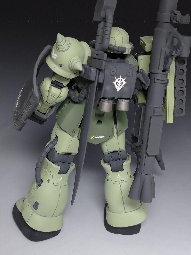 買ったはいいけどもて余してたシステムウェポンのグフのサーベルを、自作したラックで武装できるようにしました。