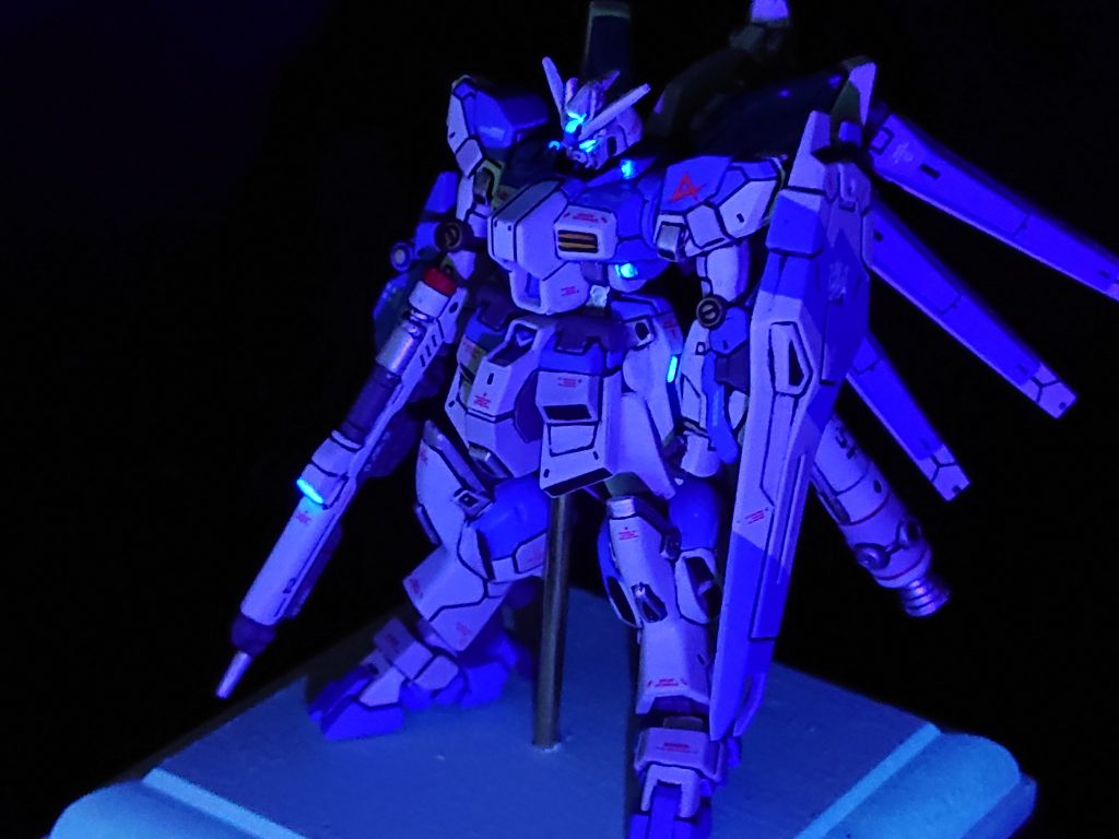 このHi-νから蛍光塗料を使用した発光にはまってしまった(*´ω｀*)