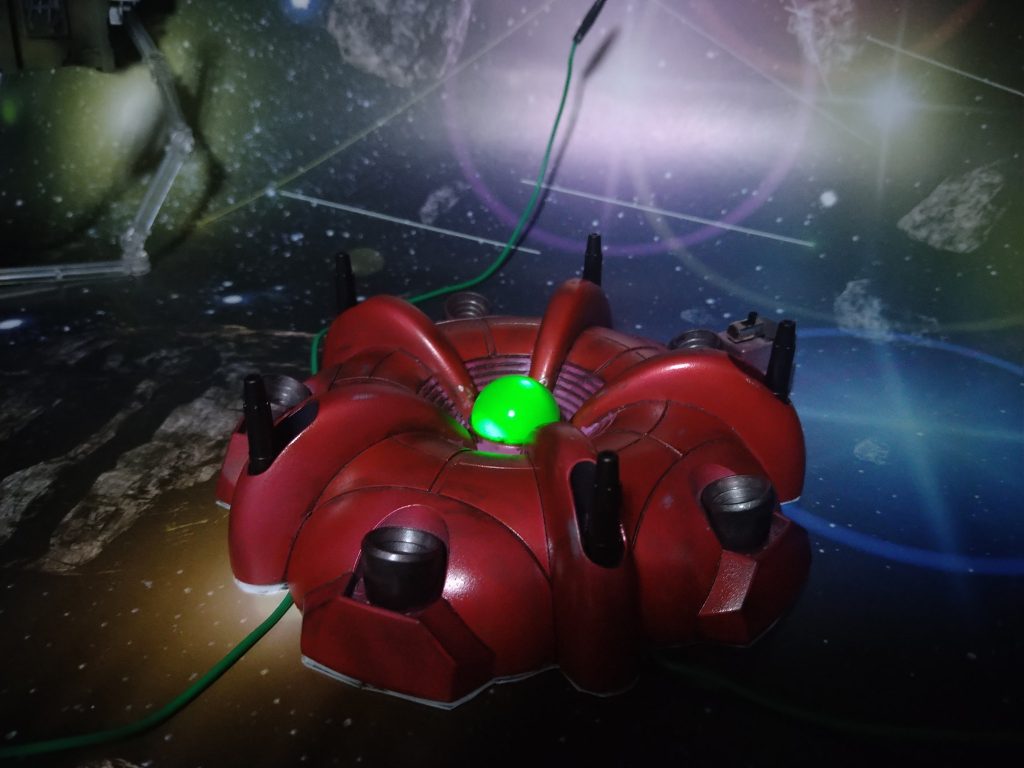 台座のラフレシアコクピットにLEDを仕込み、発光させた