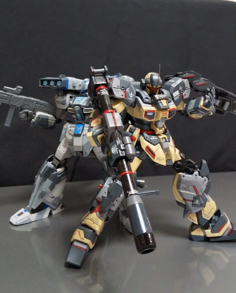 1作目のスタークジェガンと。