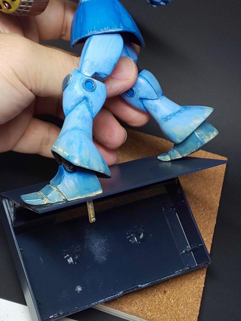 あとは…え～と、台座はビネットにもせず、懐かしいカセットテープのケースをそのまま色を塗っただけの手抜きなのだそうですけれど、相変わらず何を仰られているのかわかりませんわ。お父様が遠くに感じてしまいます……